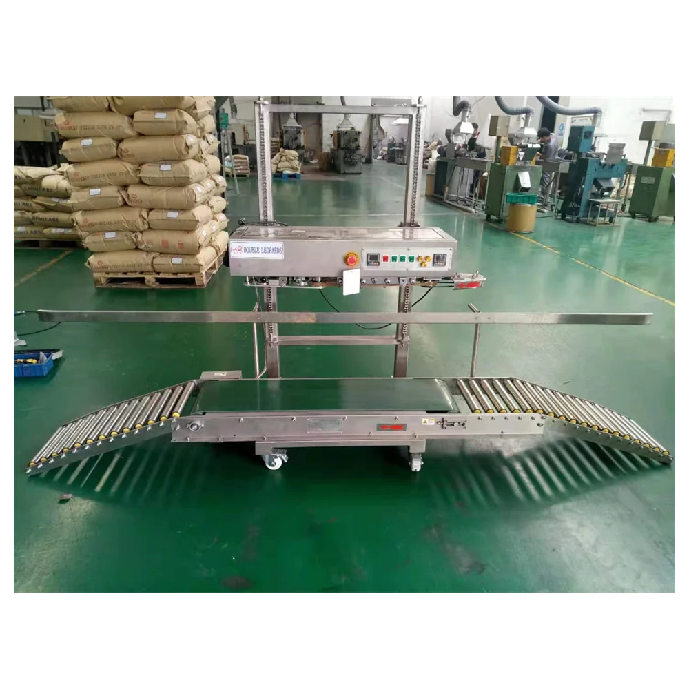 Continuous heat sealing machine on a packaging line